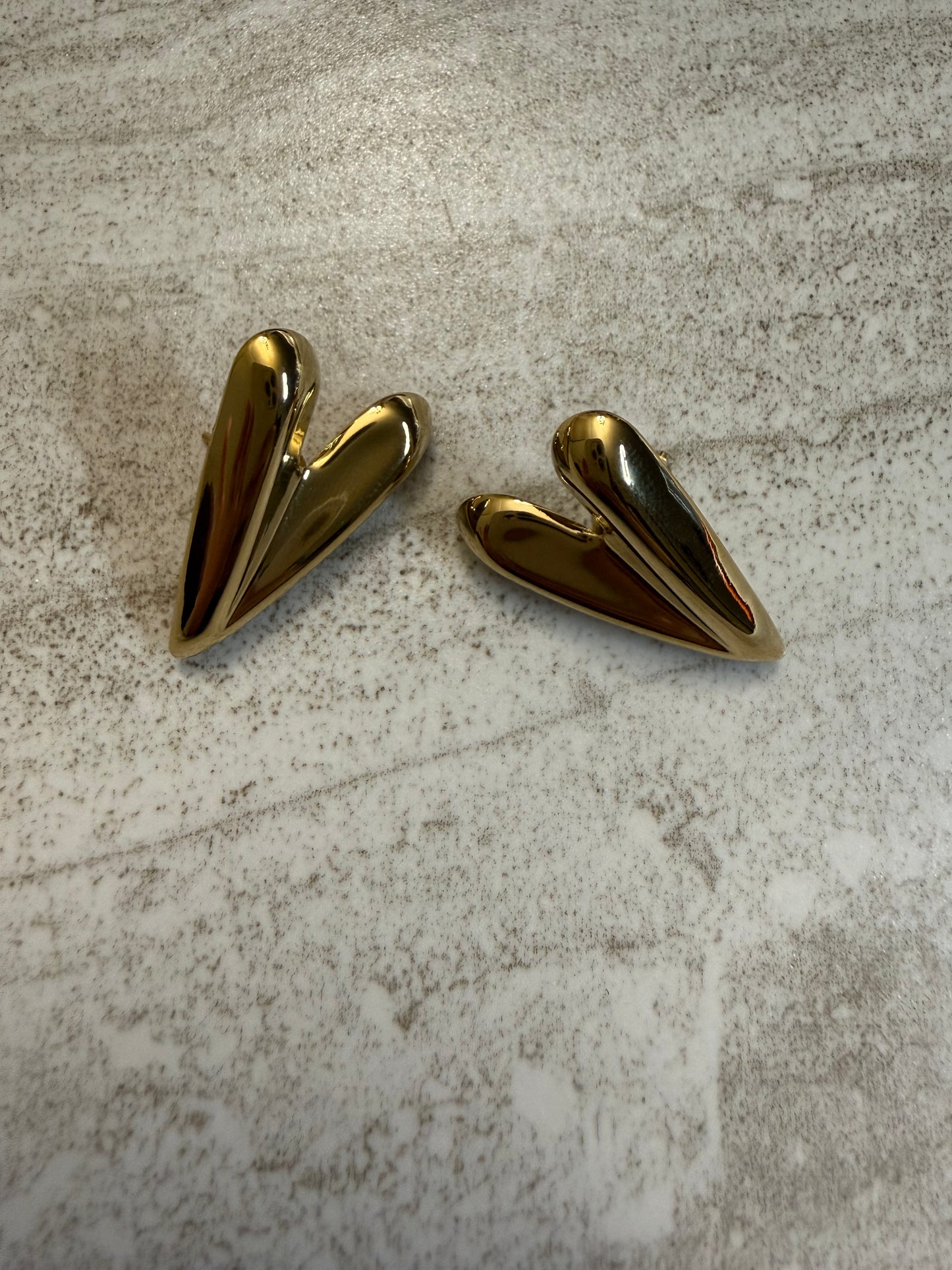 Heartthrob- Gold